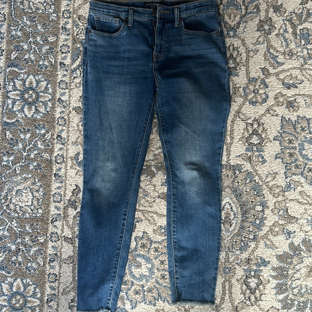 Skinny Jeans-Lucky brand. Only worn once - Picture 2 of 3